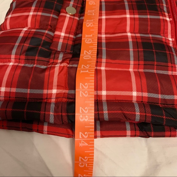 CHARTER CLUB red plaid puffer vest size S with gold zipper and pocket snaps - Picture 10 of 14